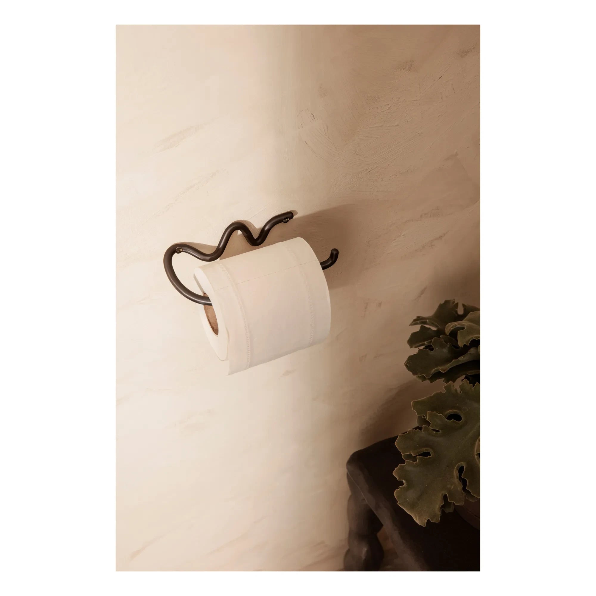 Ferm Living - Portarrollos Curvature | Negro