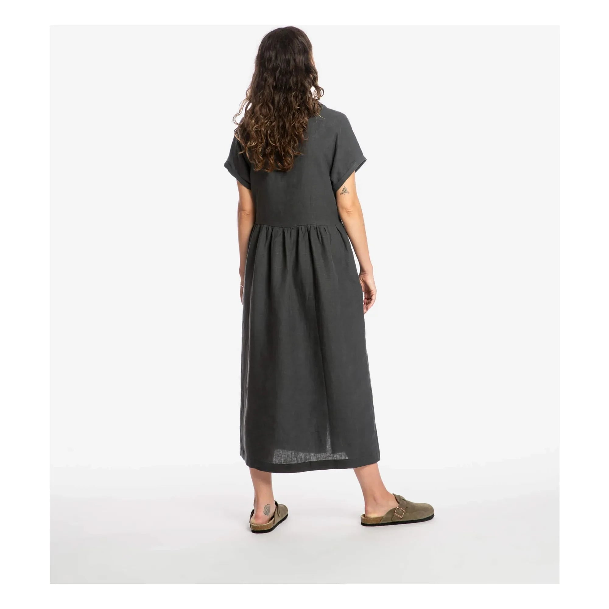 Matona - Vestido camisero de lino de corte medio | Negro