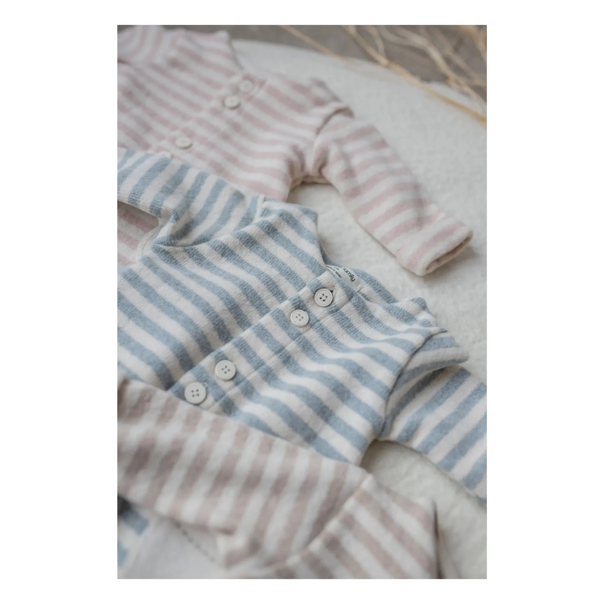 1+ en la familia - Conjunto de pijama Milo | Gris azulado
