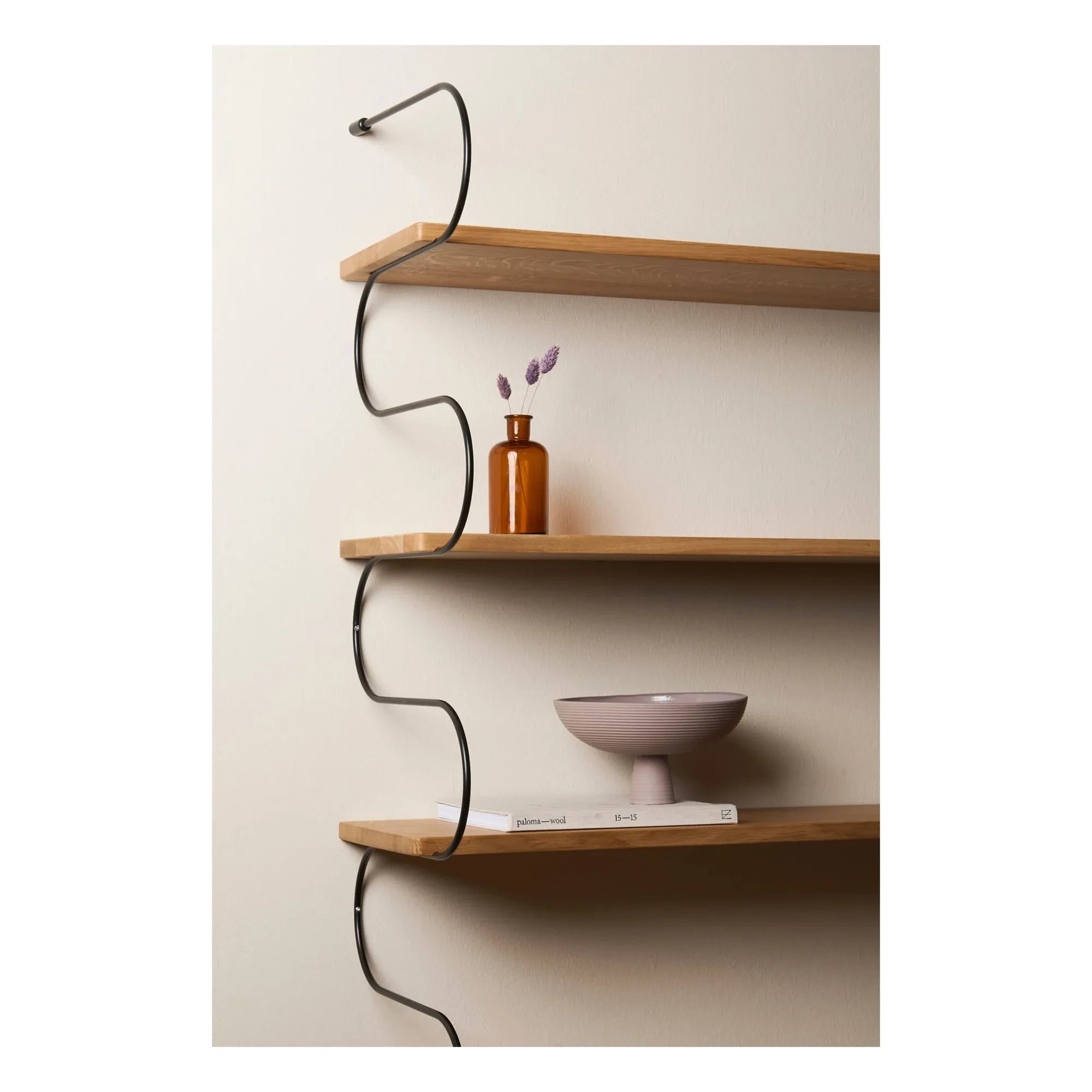 Schneid Studio - Estante de madera de roble Onda | Negro