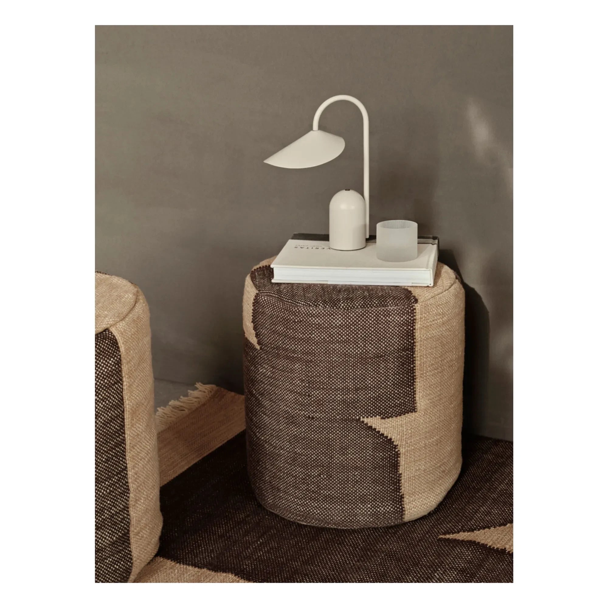 Ferm Living - Lámpara de mesa Arum | Beige