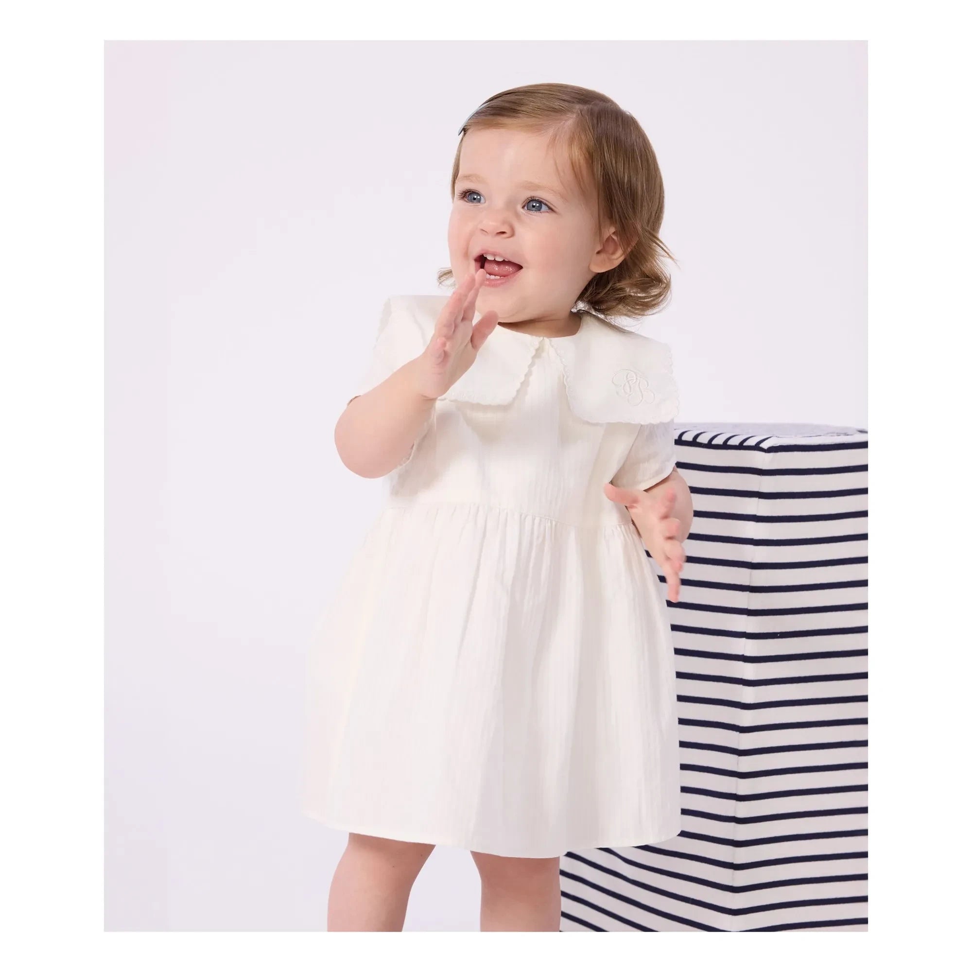 Petit Bateau - Conjunto de vestido con cuello marinero y braguita tipo bloomer en lino y algodón orgánico | Blanco