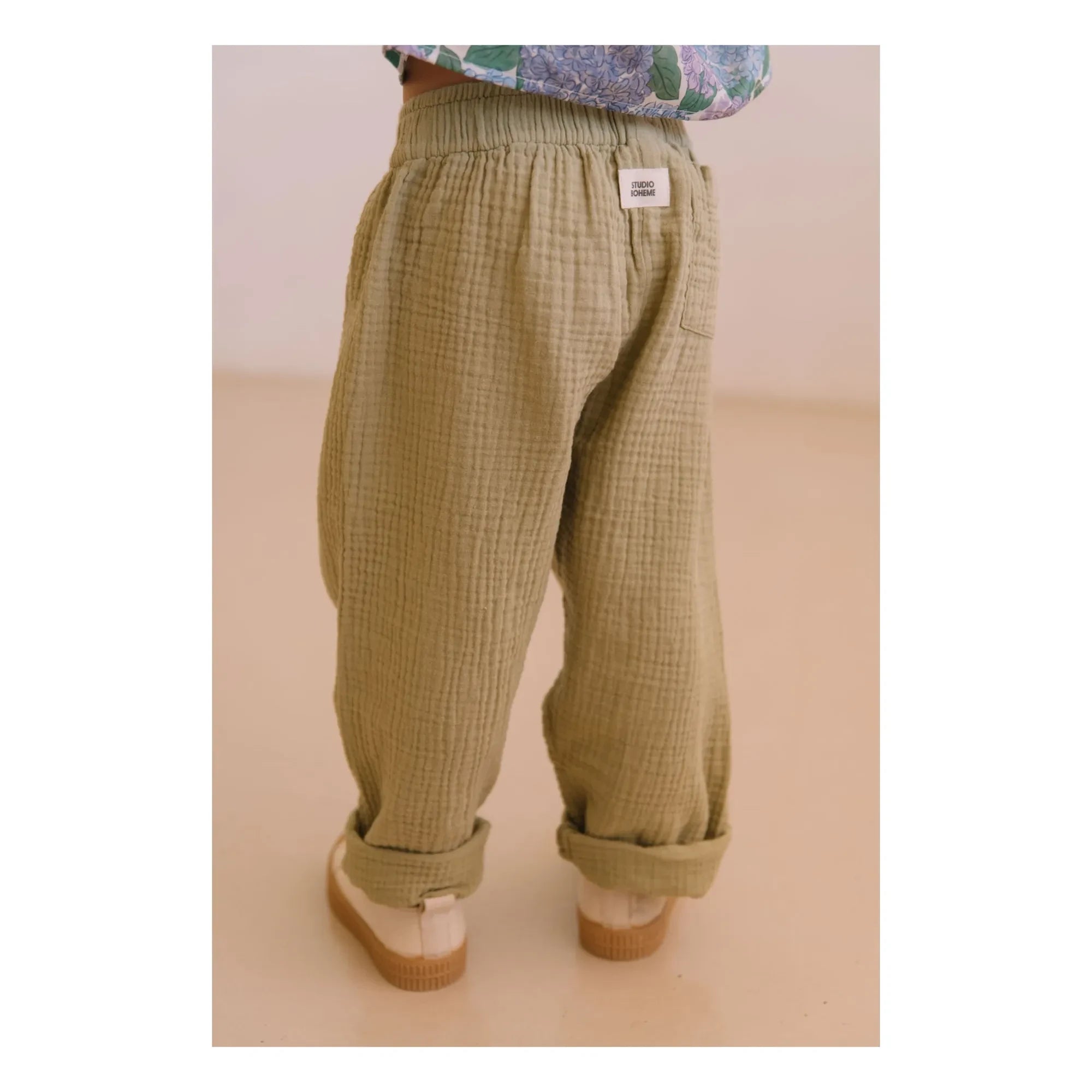 Studio Bohème - Pantalón de gofre de algodón orgánico Cousin Gaze | Caqui claro