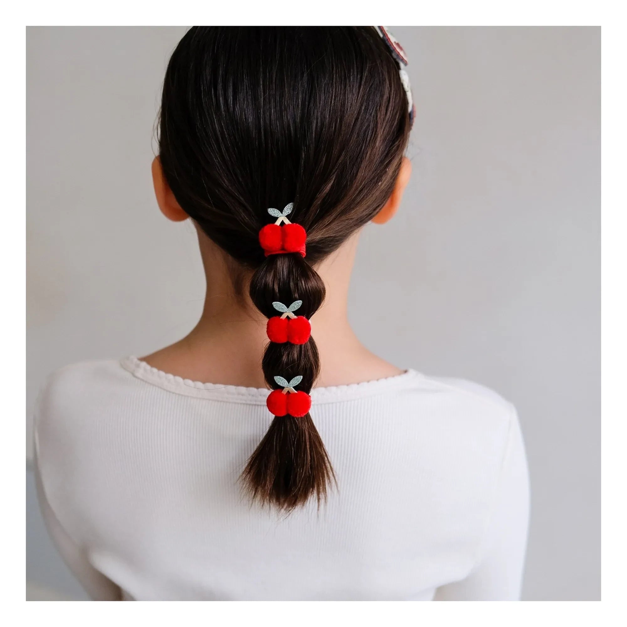 Mimi & Lula - Set de 4 coleteros con pompones de cerezas | Rojo