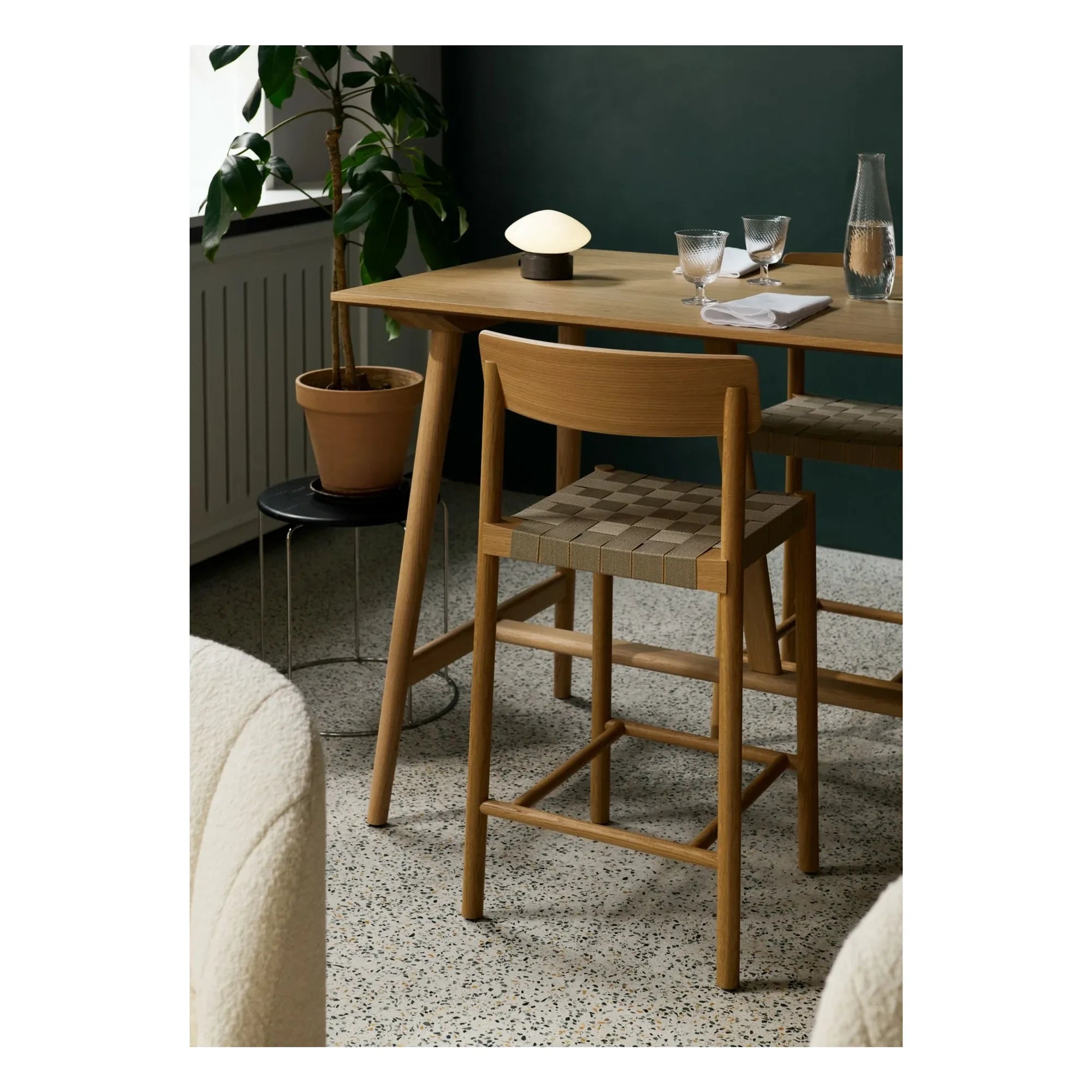 & Tradición - Tabure de bar Betty TK12 de madera de roble natural de 65 cm | Roble