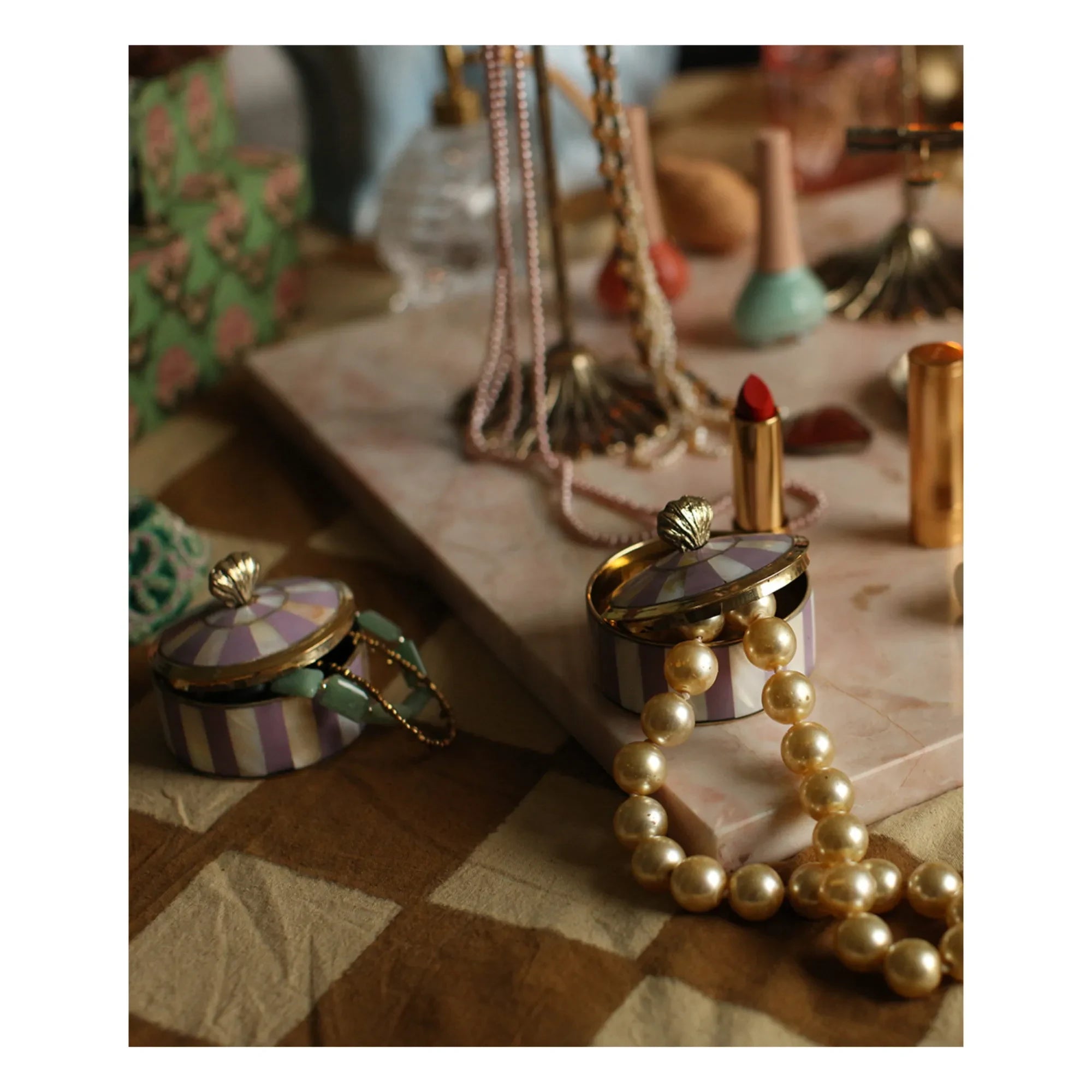 Doing Goods - Caja Scarlett Circus | Lila
