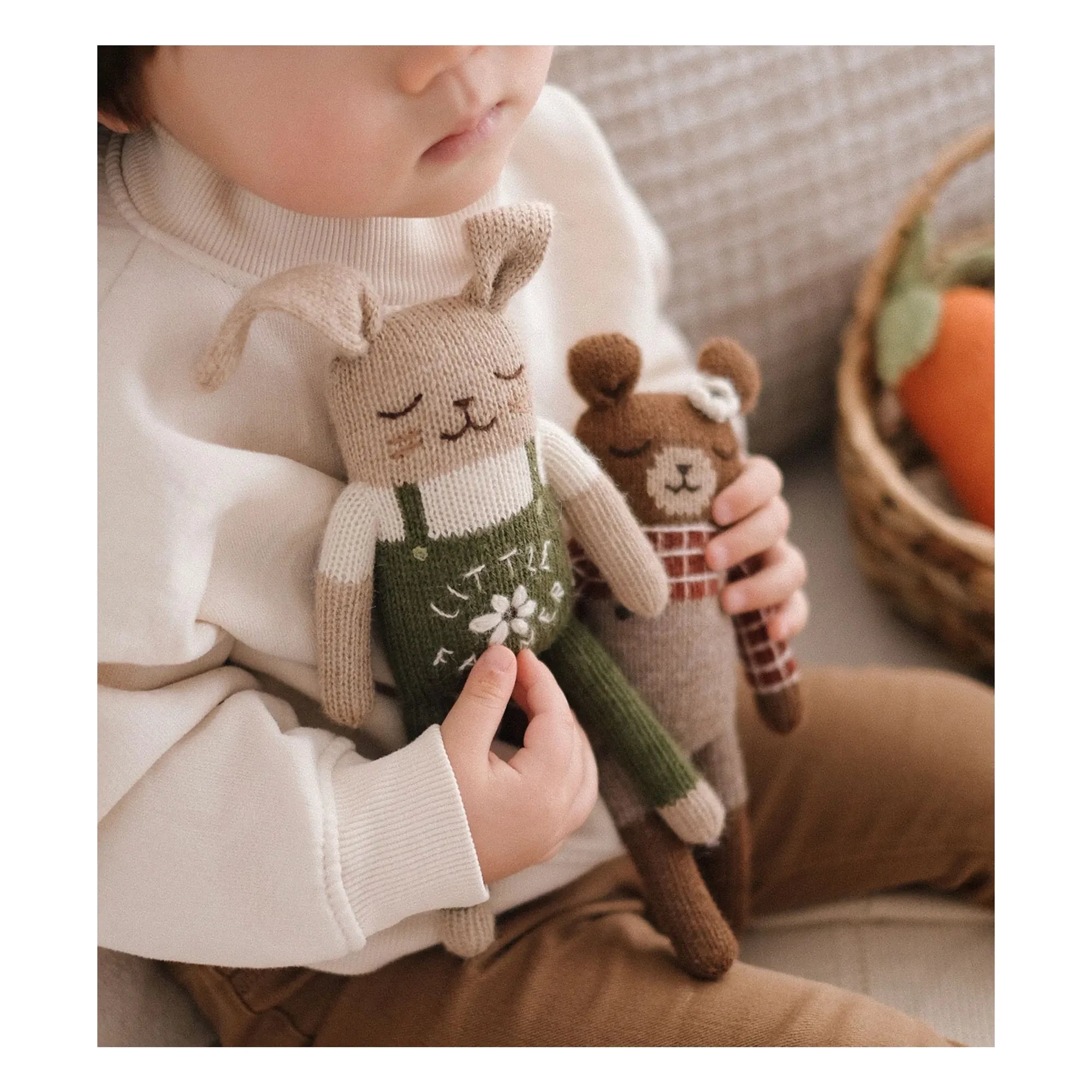 Main Sauvage - Peluche Conejo de granja | Verde