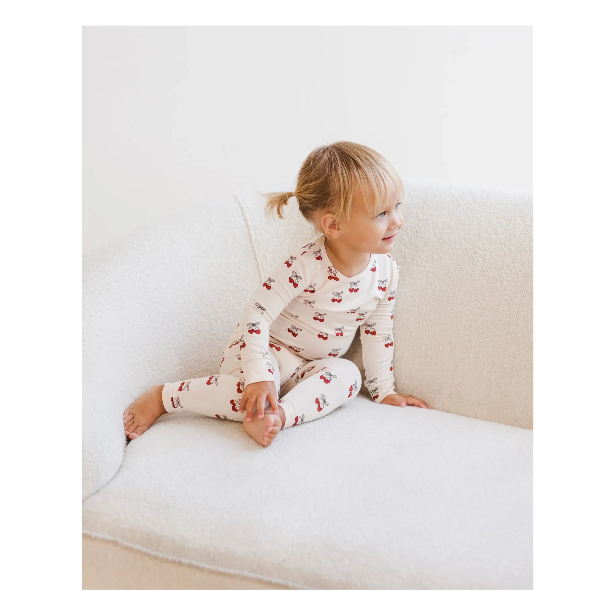 Quincy Mae - Pijama de bambú con cerezas | Beige