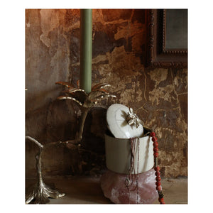 Doing Goods - Caja Queen Bee Circus | Blanca