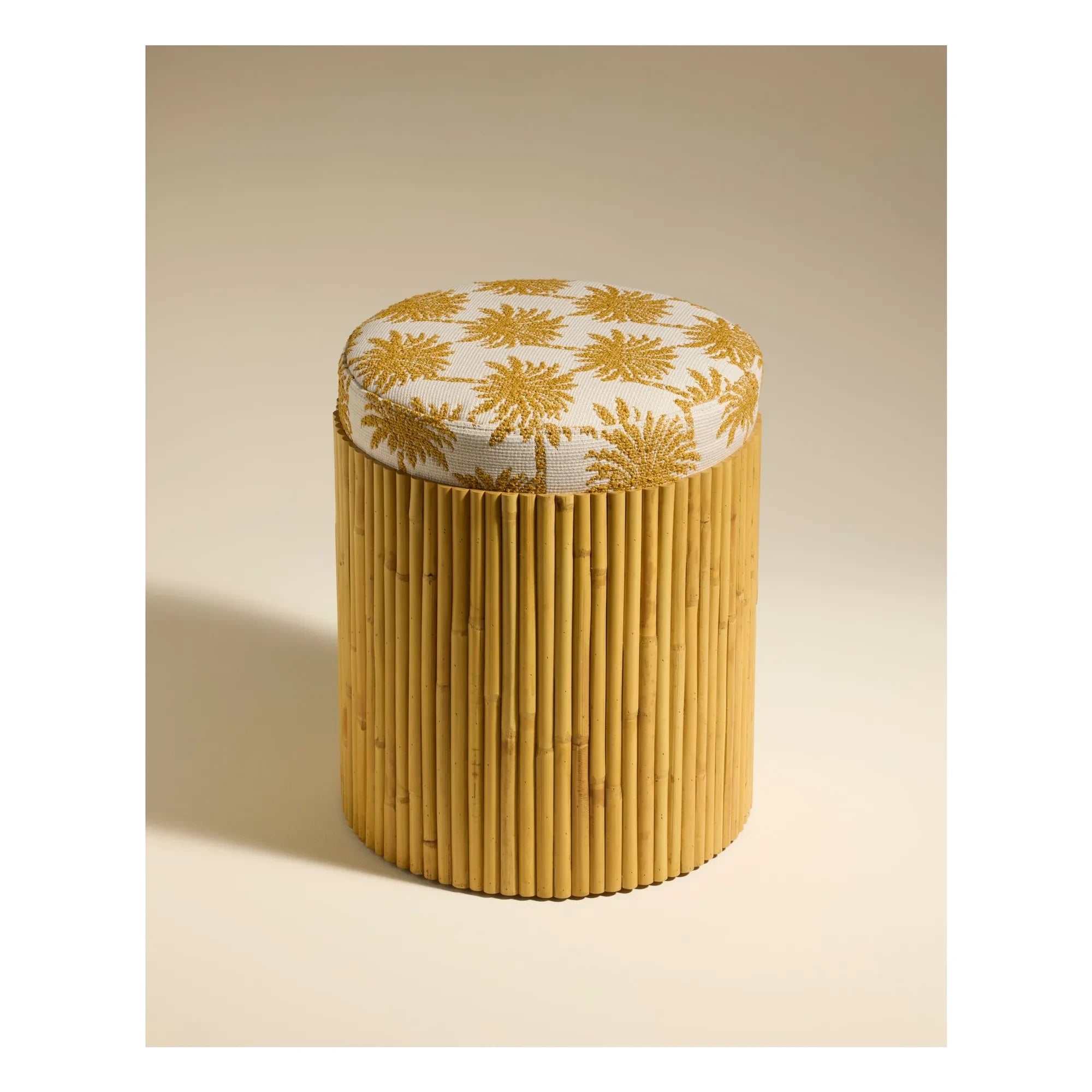 Maison Sarah Lavoine - Puf con estampado de palmeras Riviera | Mostaza