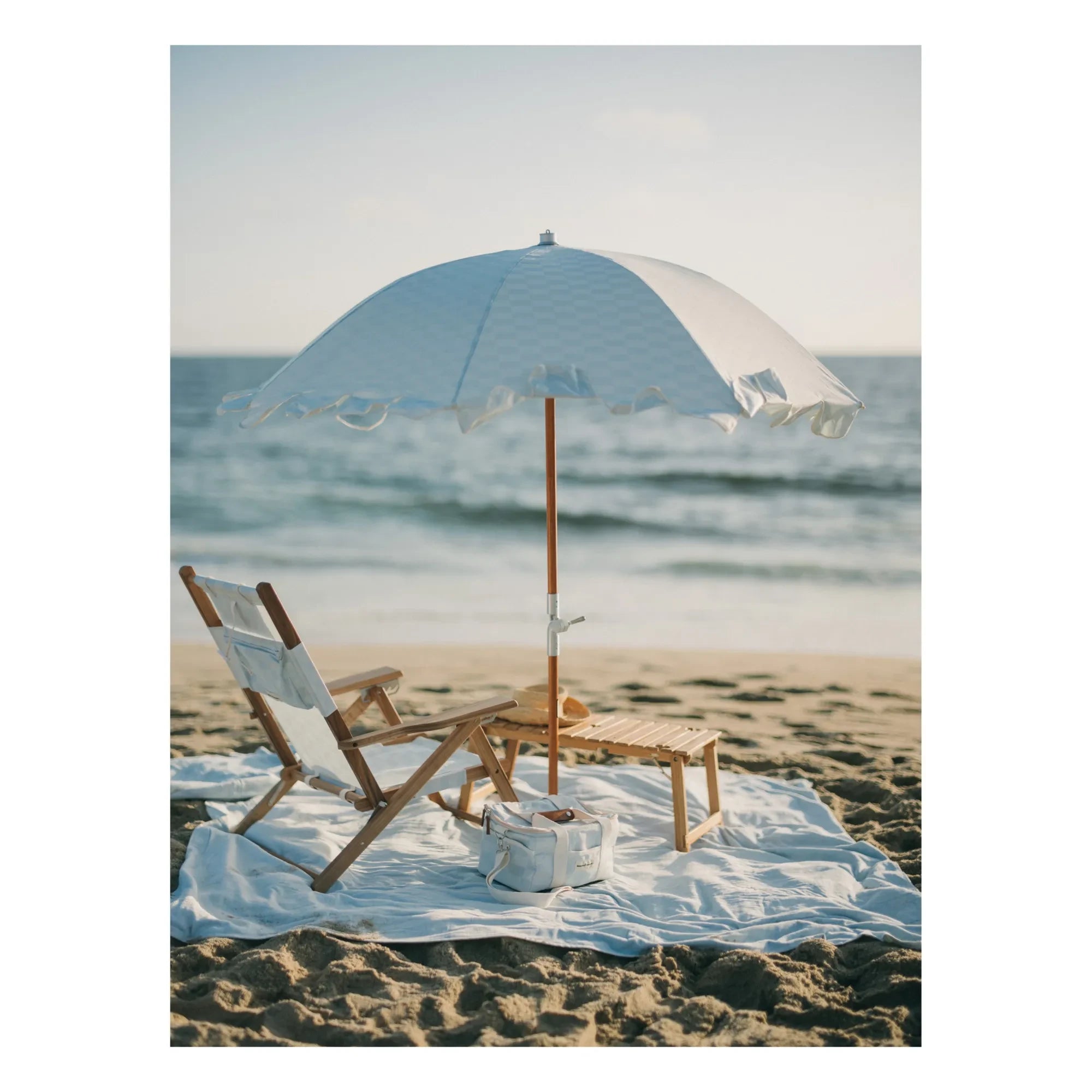 Business & Pleasure Co. - Mesa de playa de madera de teca