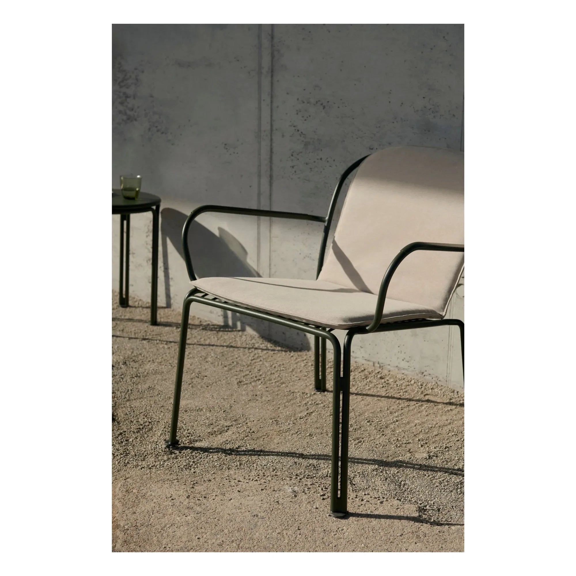 & Tradition - Sillón lounge Thorvald SC101 con reposabrazos, Space Copenhagen | Verde oscuro