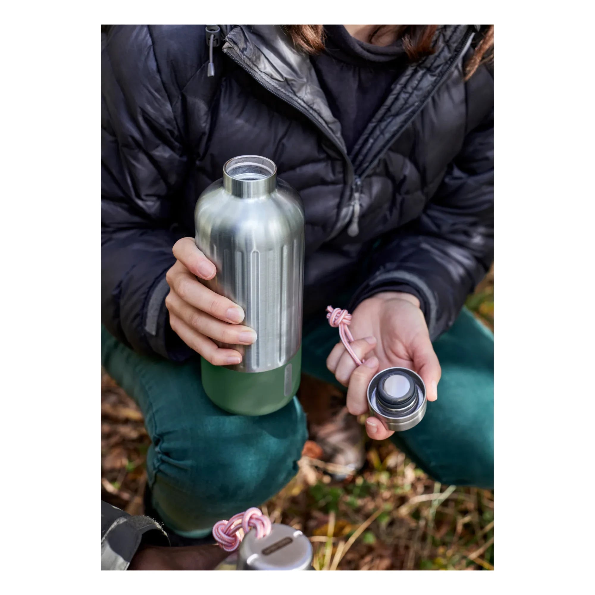 Black + Blum - Botella de Acero Inoxidable en L | Caqui