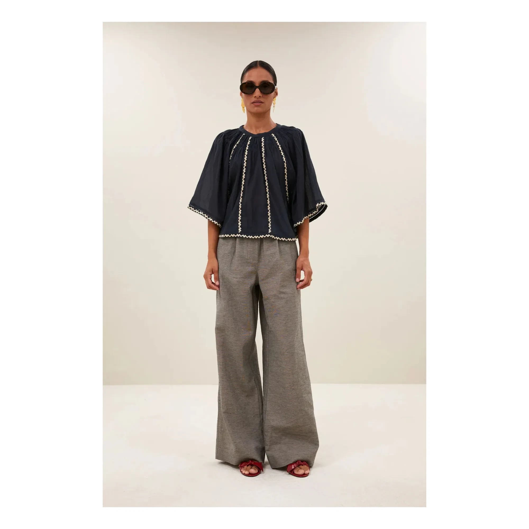 By Bar - Blusa Emmi de algodón orgánico bordado | Carbón