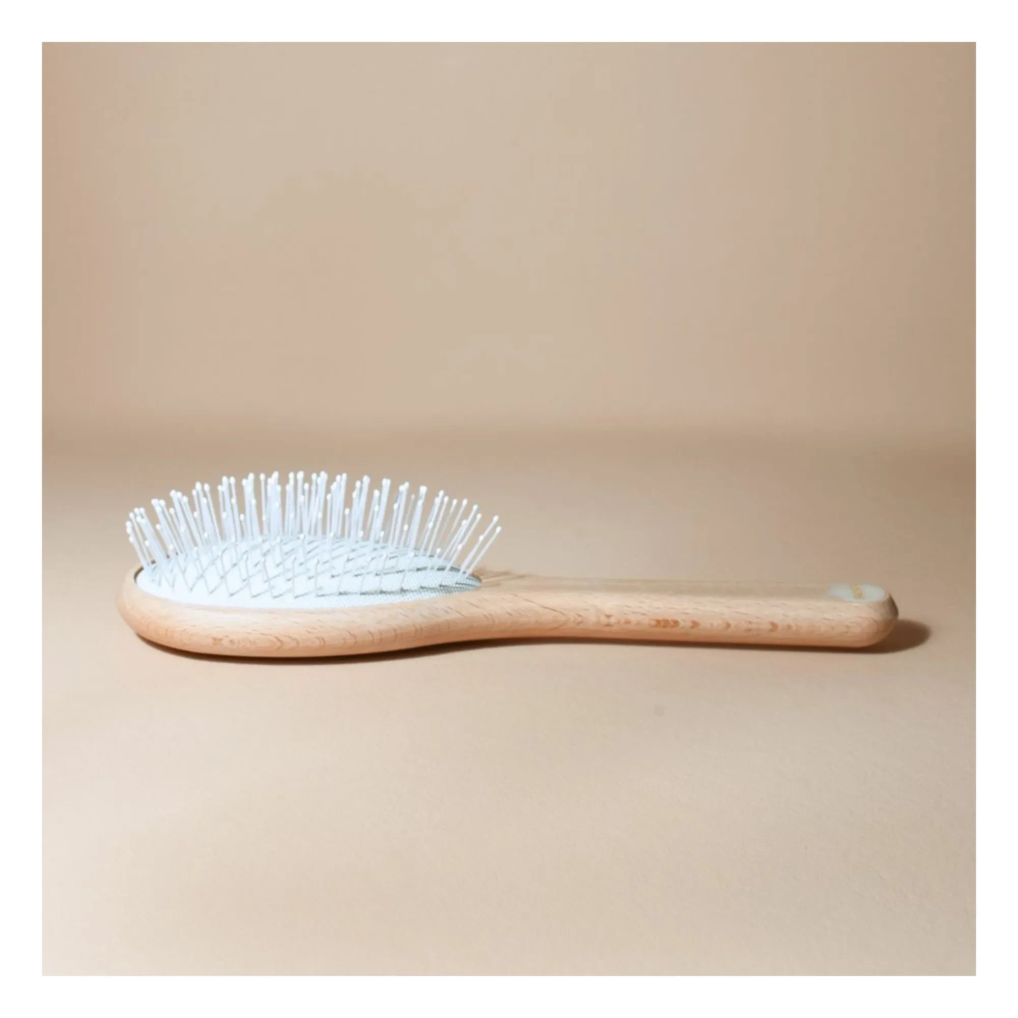 Bachca - Cepillo de nylon universal | Madera clara