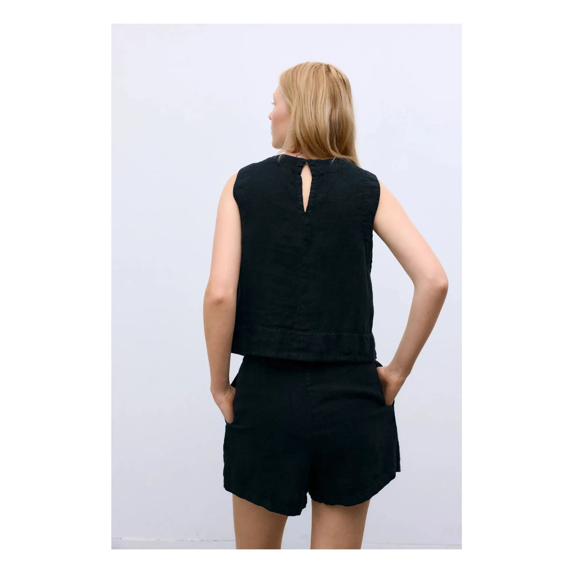 the new society - Melissa Shorts | Negro