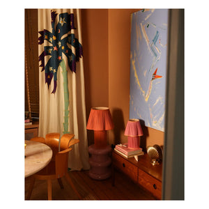 Doing Goods - Lámpara de mesa de seda Myra | Fucsia