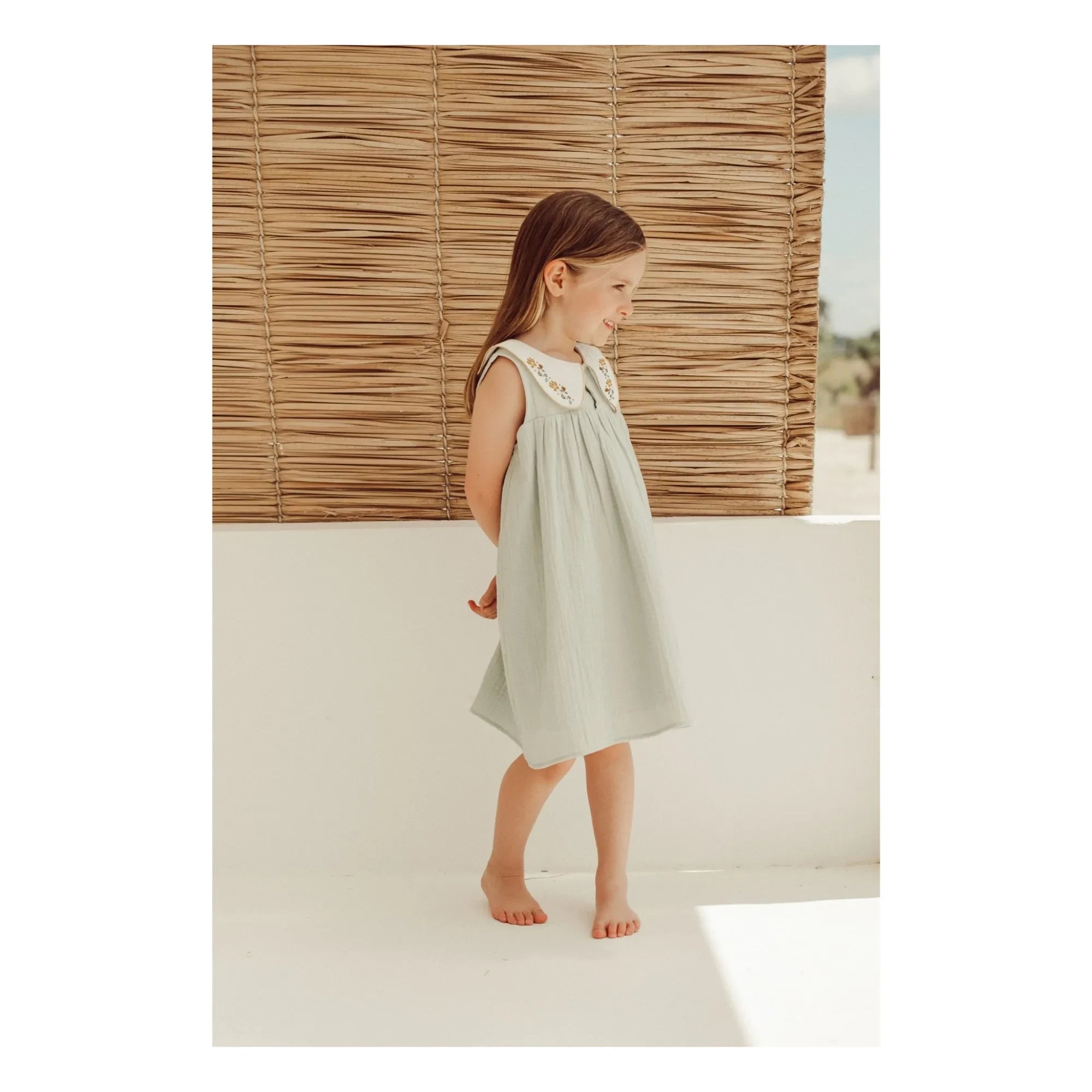 THE LiTTLE POETS - Vestido de algodón orgánico bordado con cuello Peter Pan | Verde almendra