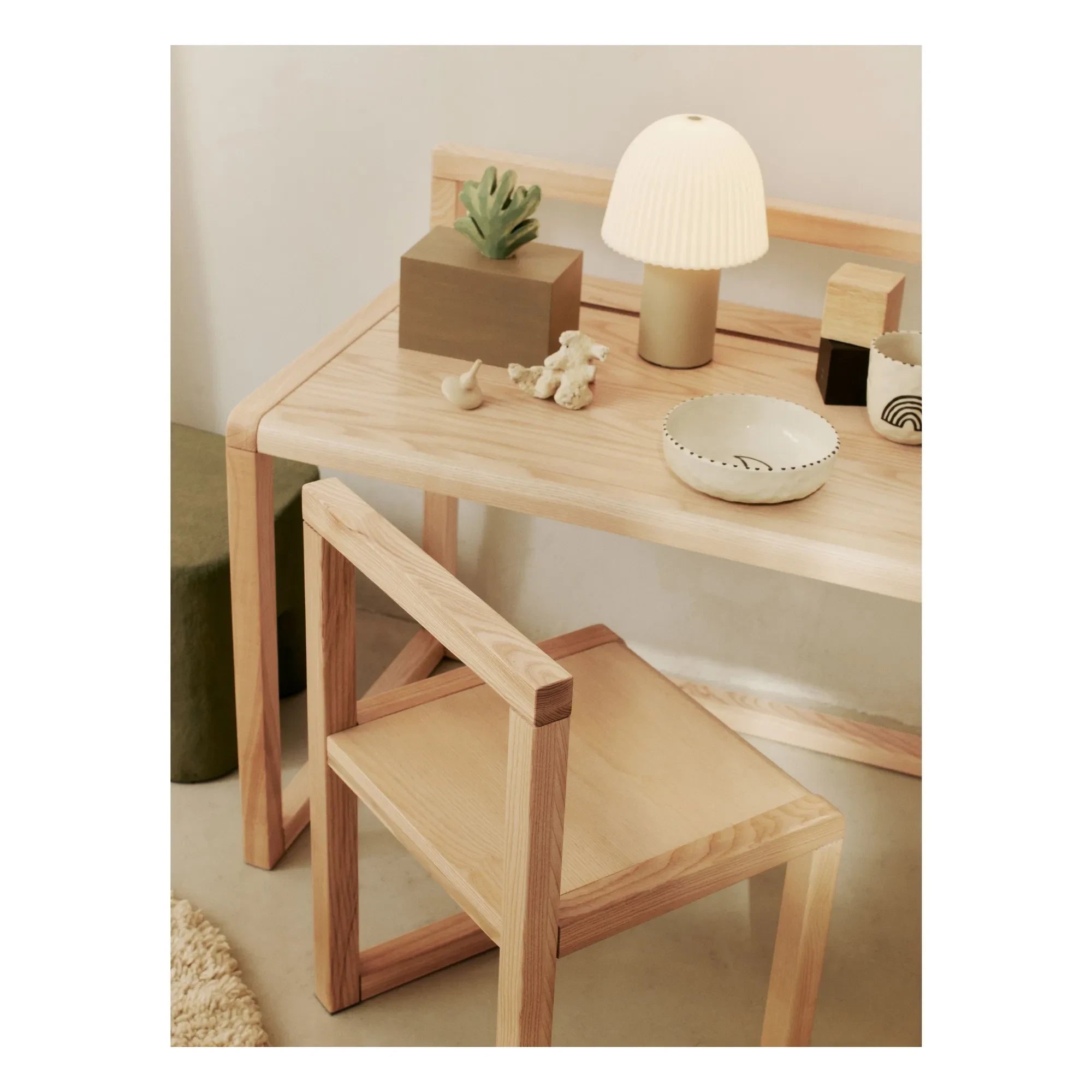 Ferm Living Kids - Lámpara de mesa con volantes | Beige