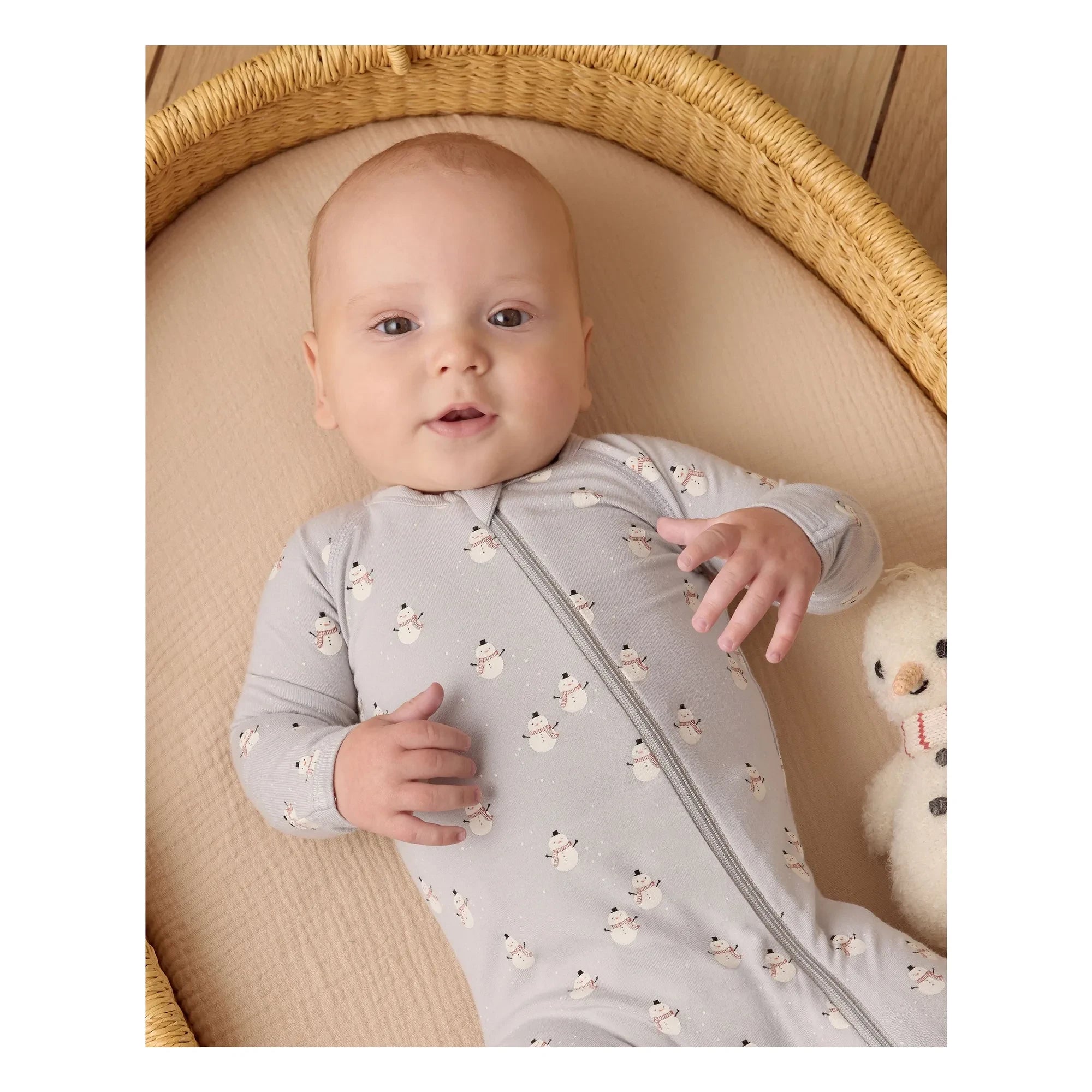 Quincy Mae - Mono con pies y diseño de muñeco de nieve | Gris