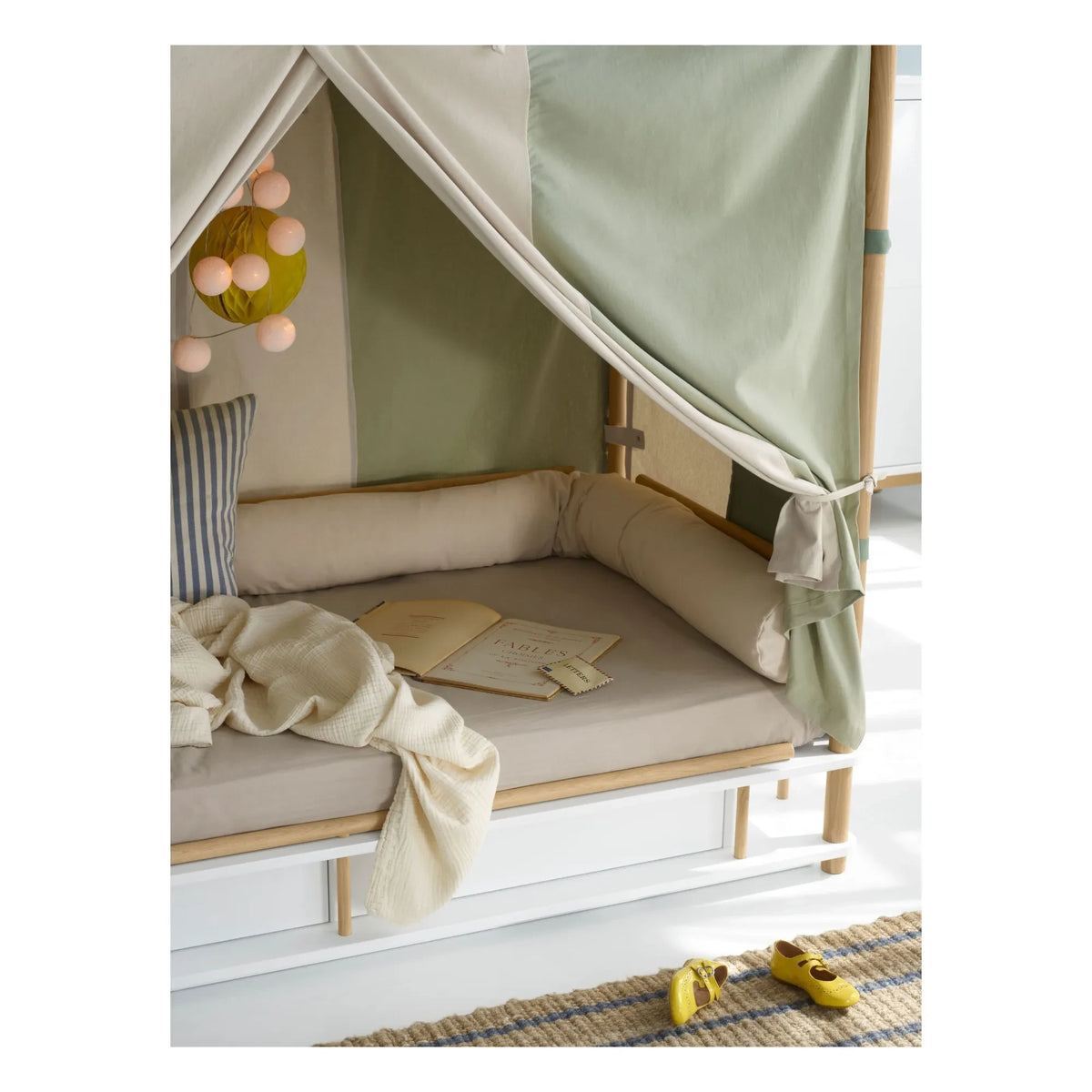 Oliver Furniture - Colcha Camp Circus | Salvia