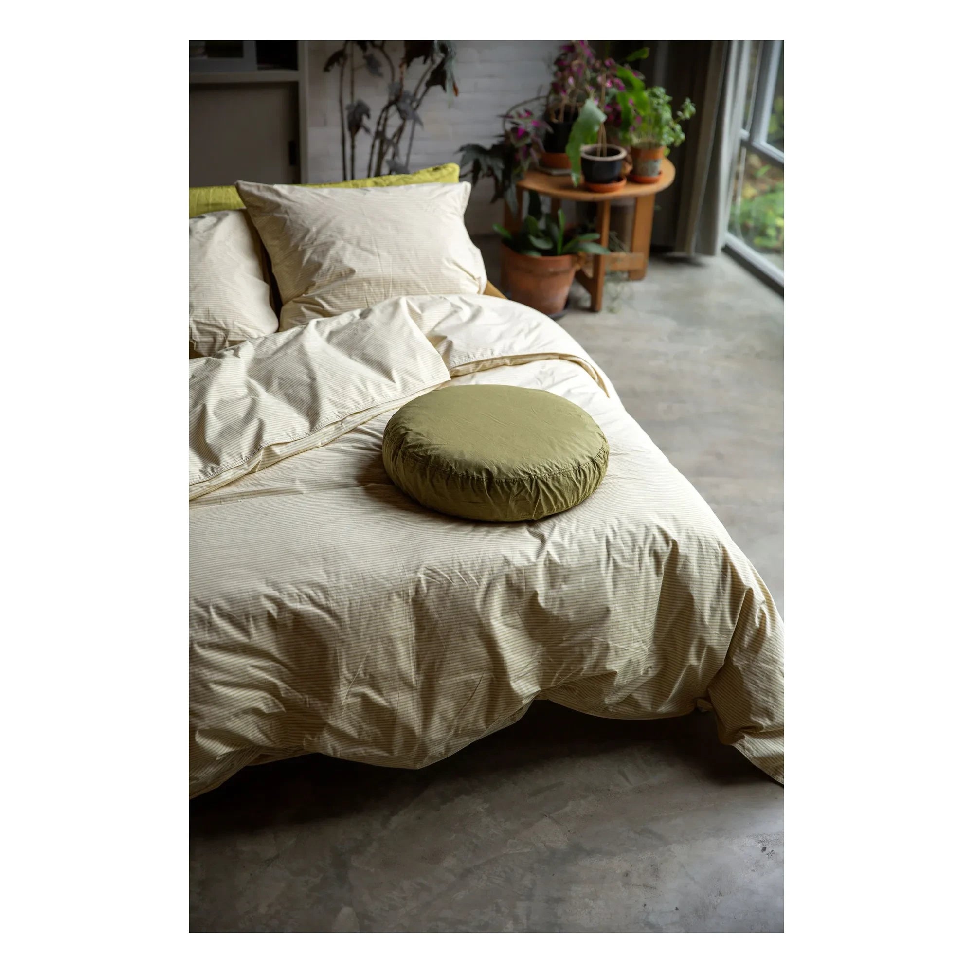 Suite 702 - Funda de almohada de percal orgánico de rayas - Oliva-Crudo | Oliva