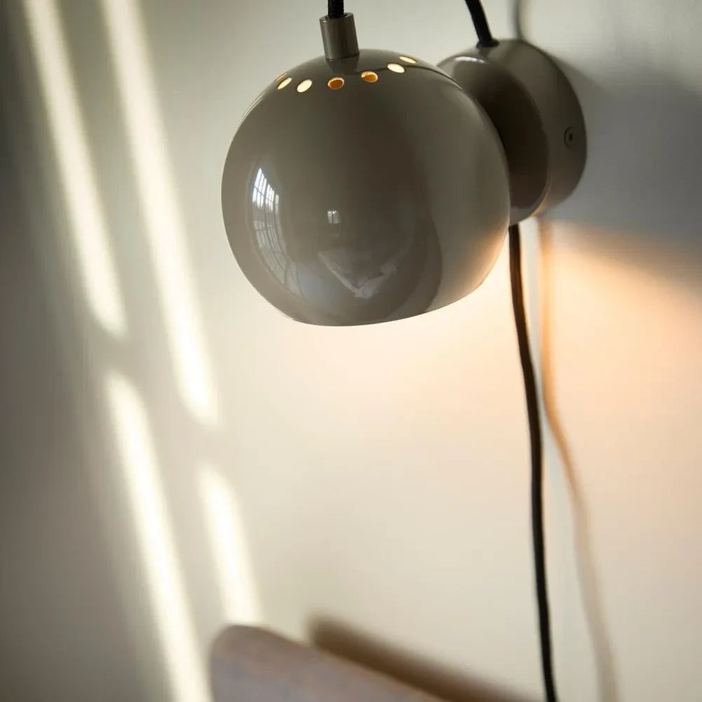 Frandsen - Aplique de pared "Ball", Benny Frandsen | Gris claro