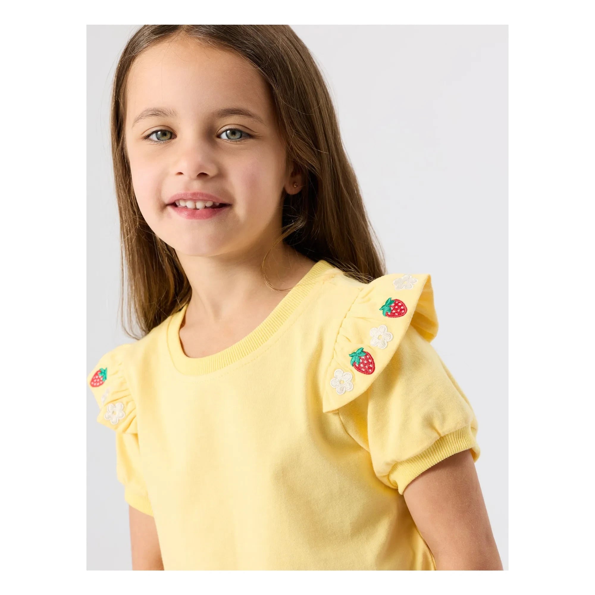 Goldie + Ace - Camiseta con volantes y detalle de fresa | Amarillo
