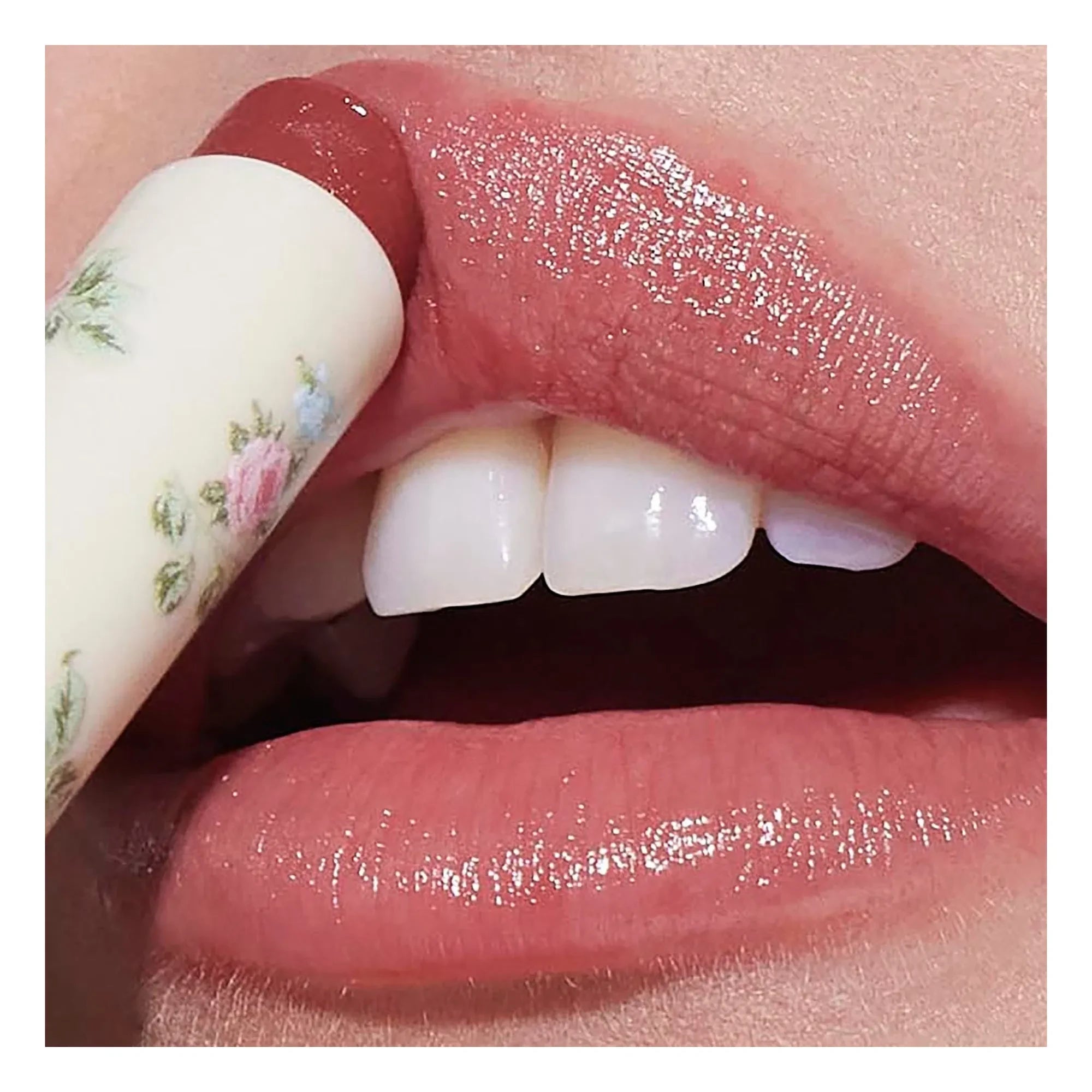 YOLAINE - Bálsamo labial con color | Chouquette