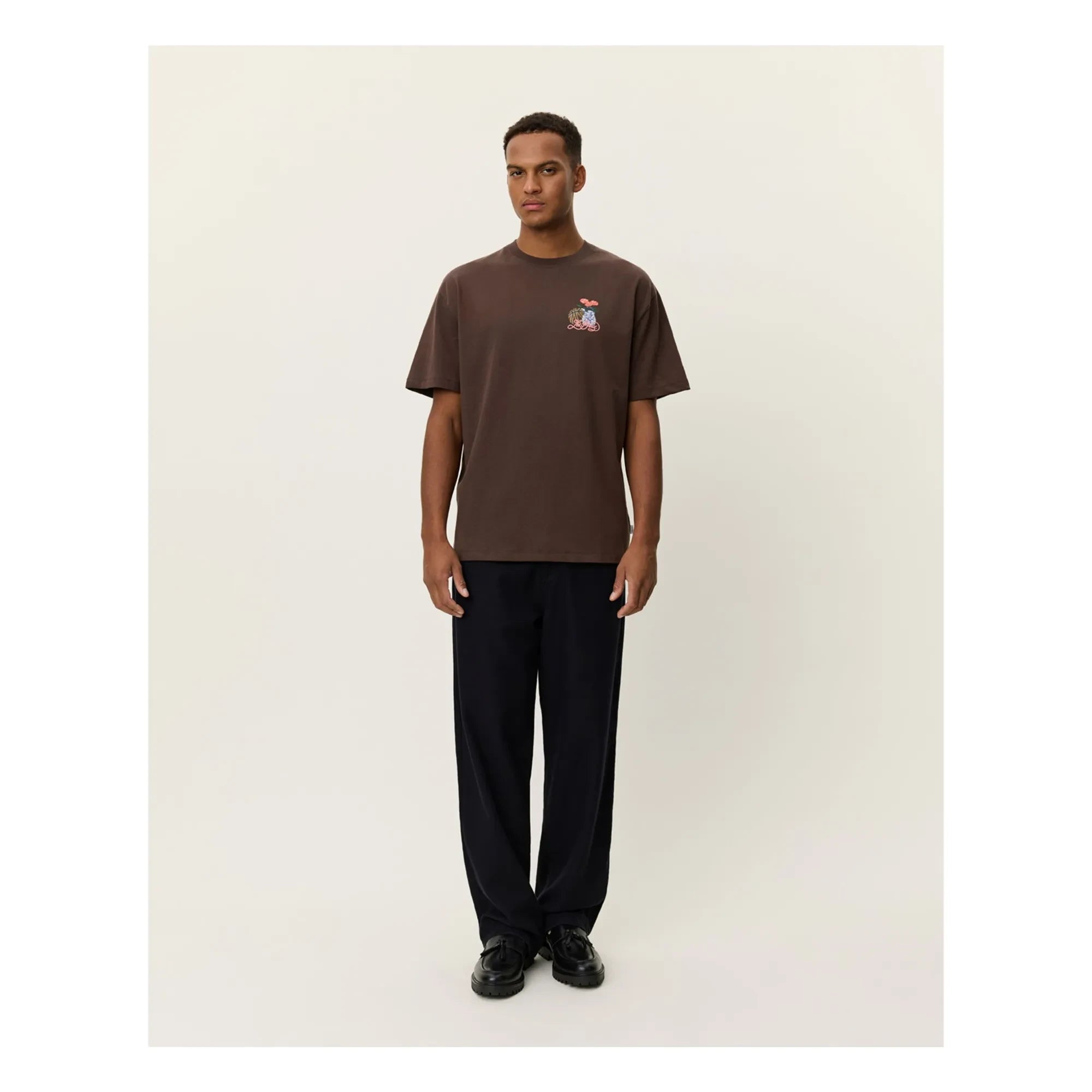 Les Deux - Camiseta de cuello redondo Cole de algodón orgánico | Marrón