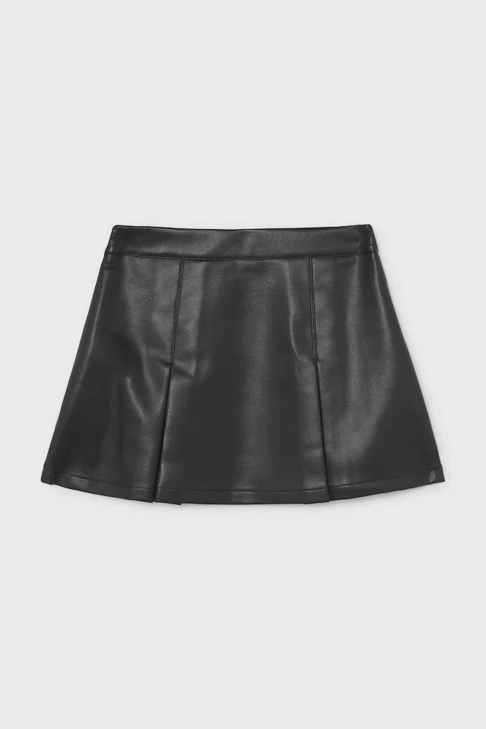 Falda con apariencia de cuero sintético
