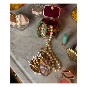 Doing Goods - Caja Scarlett Circus | Lila