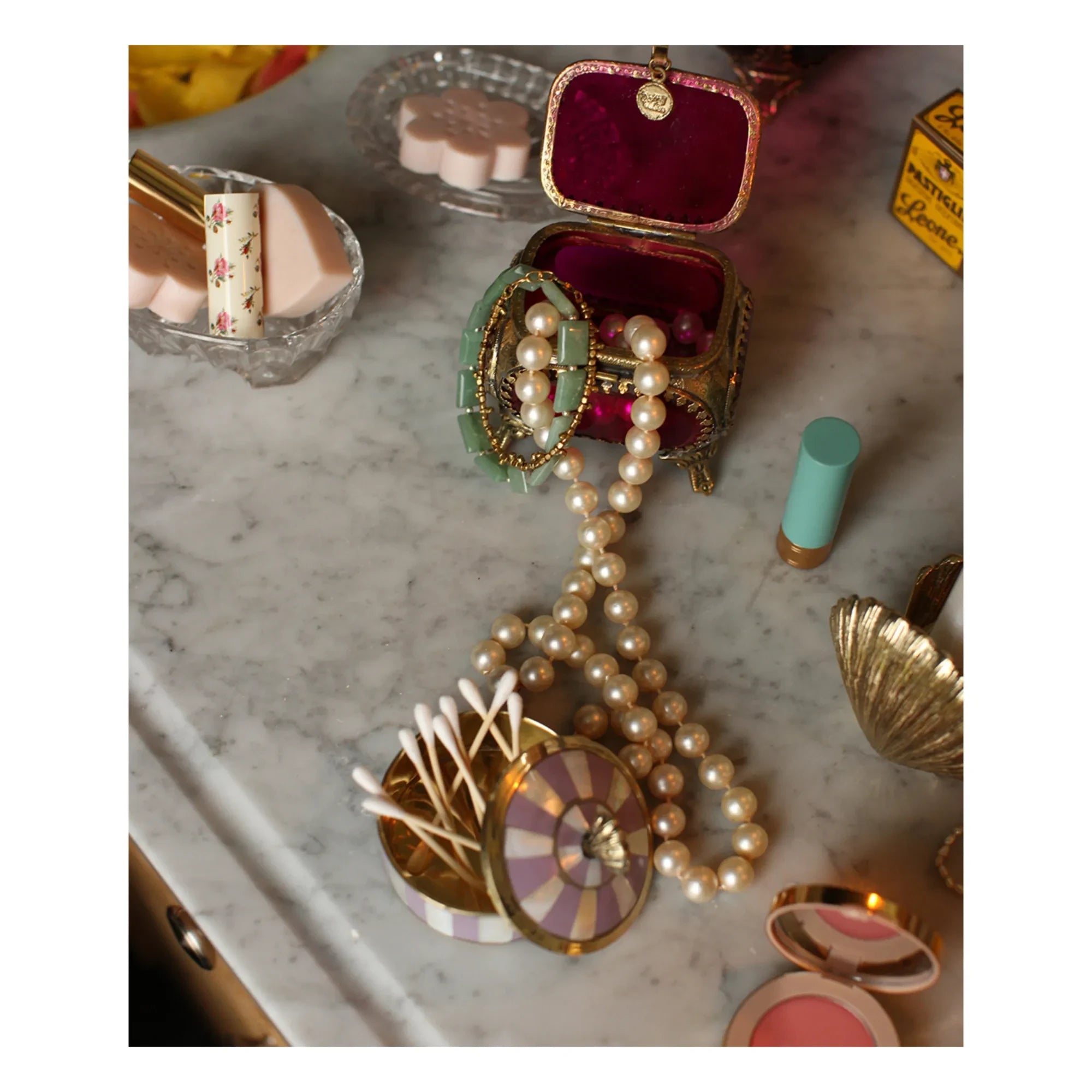 Doing Goods - Caja Scarlett Circus | Lila