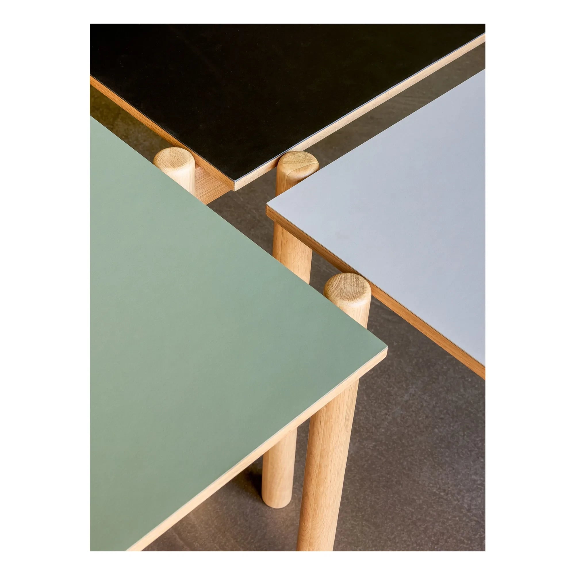 Hübsch - Mesa de comedor de roble cruzado | Oliva