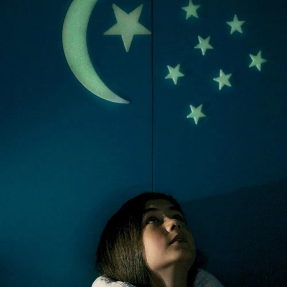 4M - Pack de Pegatinas Fosforescentes de Luna y Estrellas que Brillan en la Oscuridad