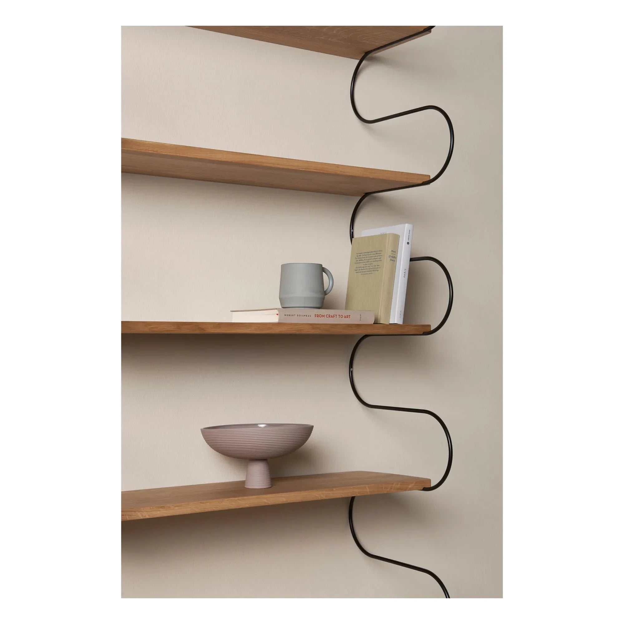 Schneid Studio - Estante de madera de roble Onda | Negro