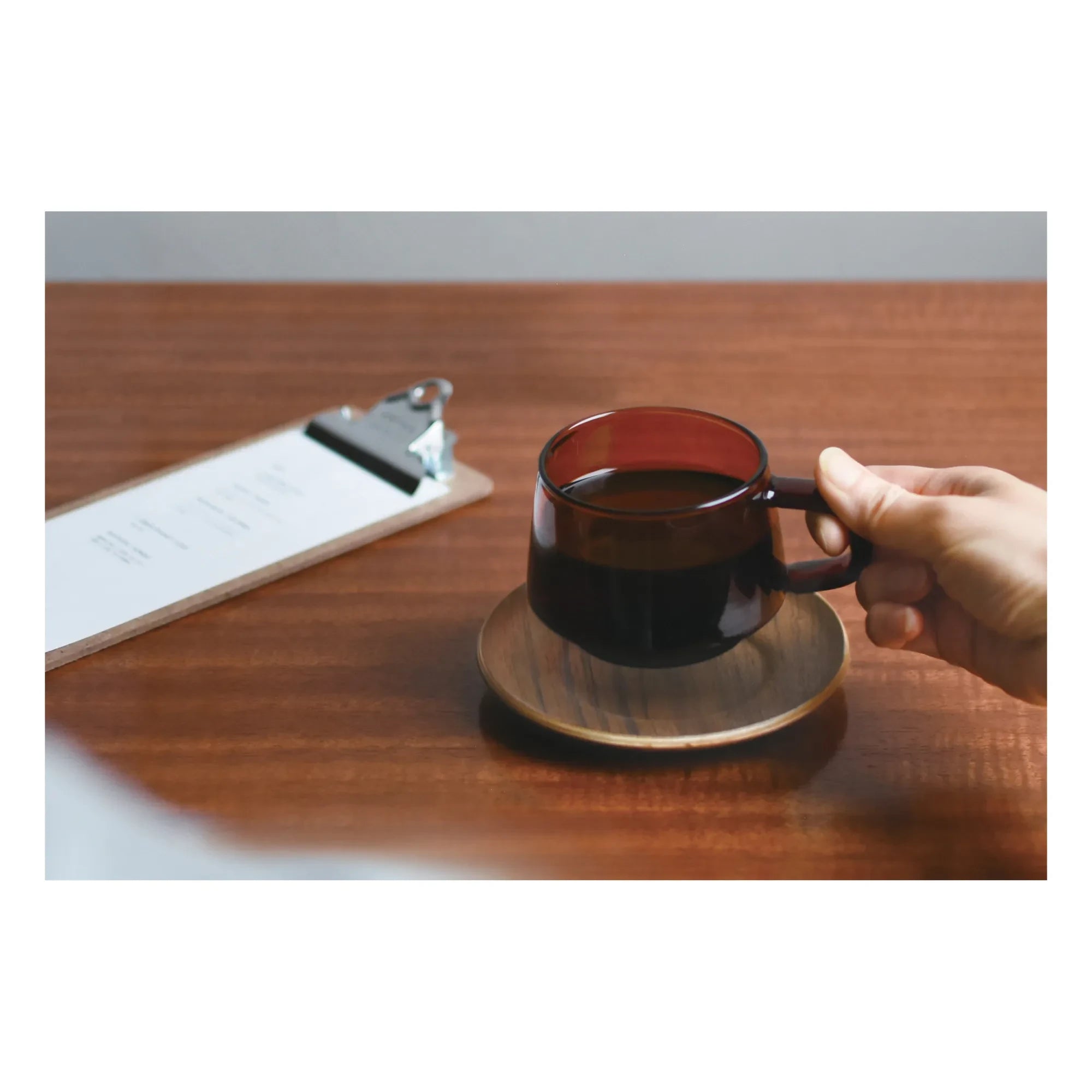 Kinto - Taza y Plato Sepia Tik | Ámbar