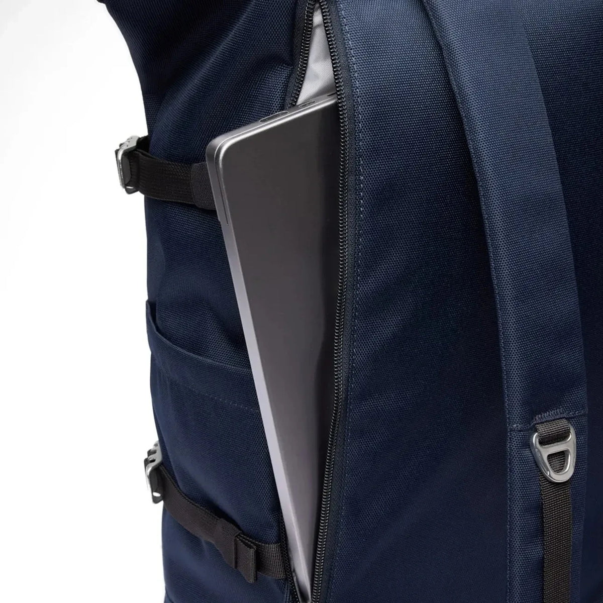 Sandqvist - Mochila Icon Rolltop 16 | Azul oscuro