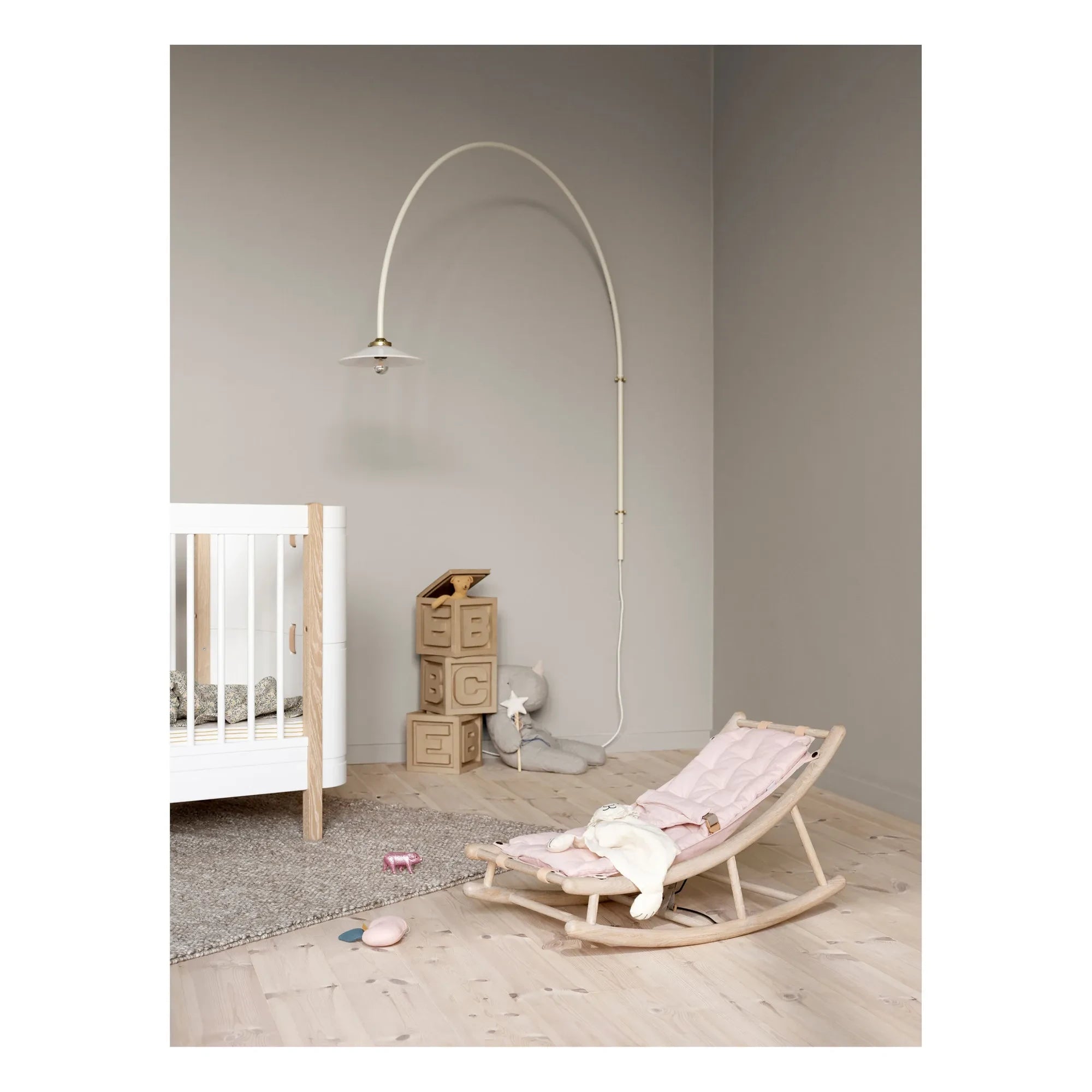Oliver Furniture - Oak Bebek ve Küçük Çocuk Sallanan Sandalye | Pembe