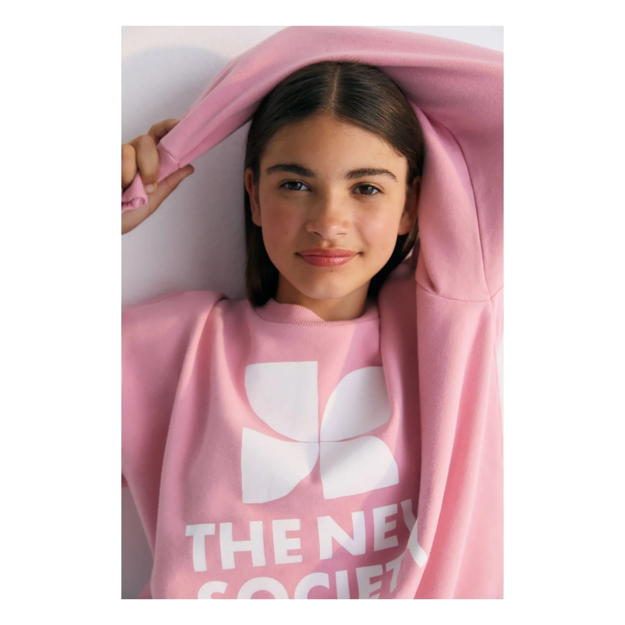 the new society - Mykonos Logo Sweat | Rosa Caramelo