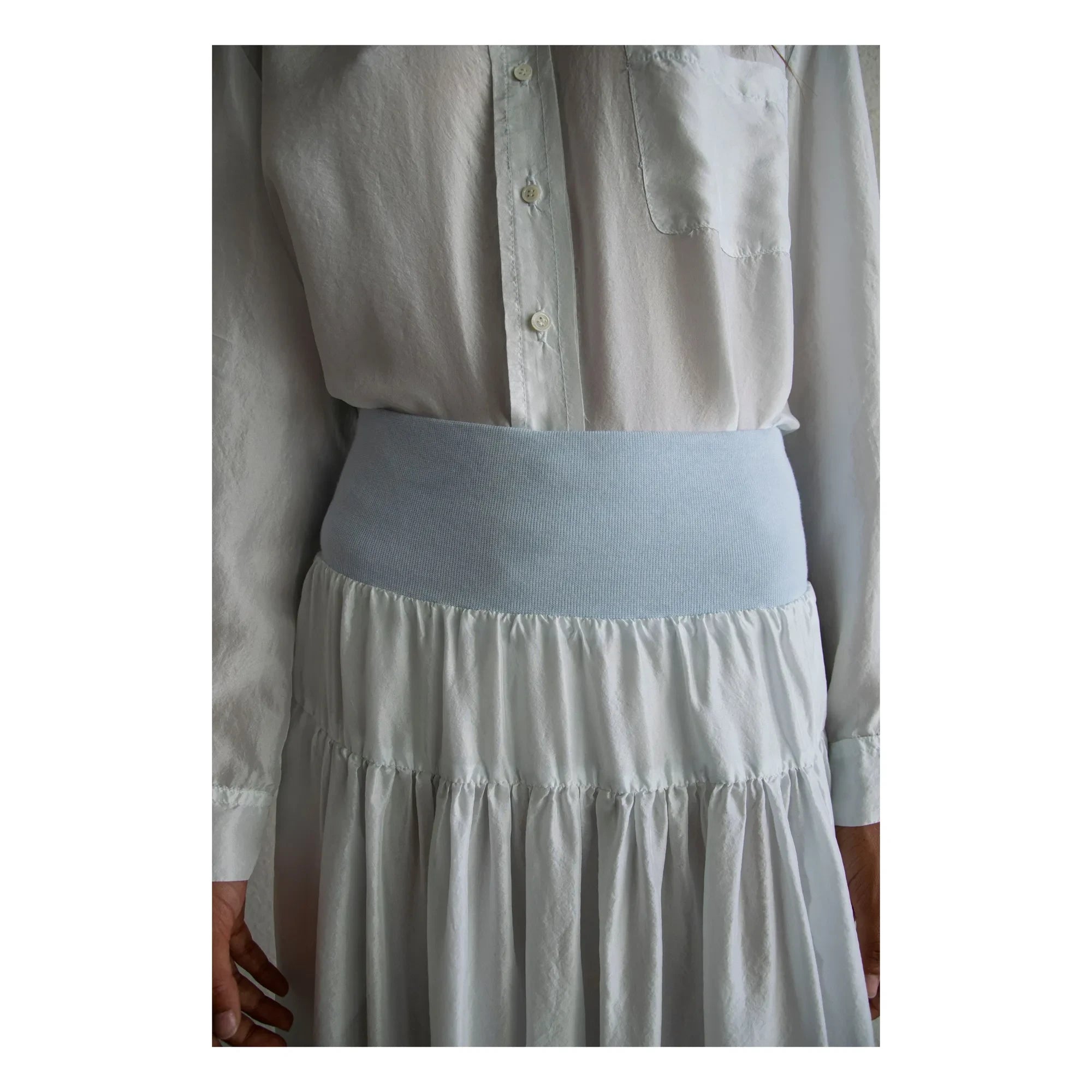 THEAVANT - Falda de seda Charlotte | Azul claro