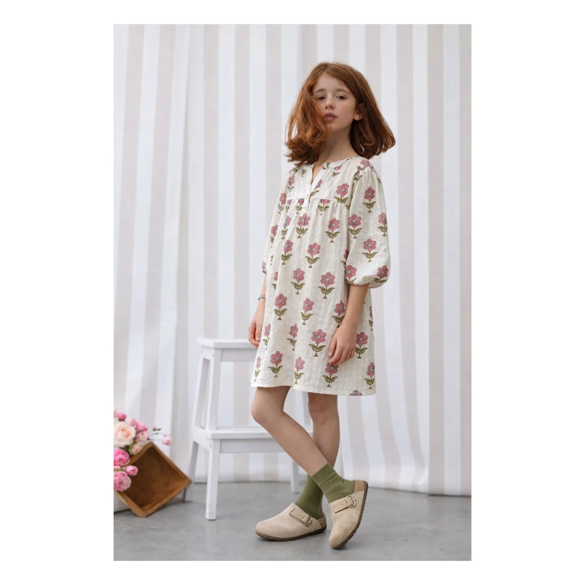 Lililotte - Vestido de algodón orgánico arrugado con estampado floral Romy Flowers | Crudo