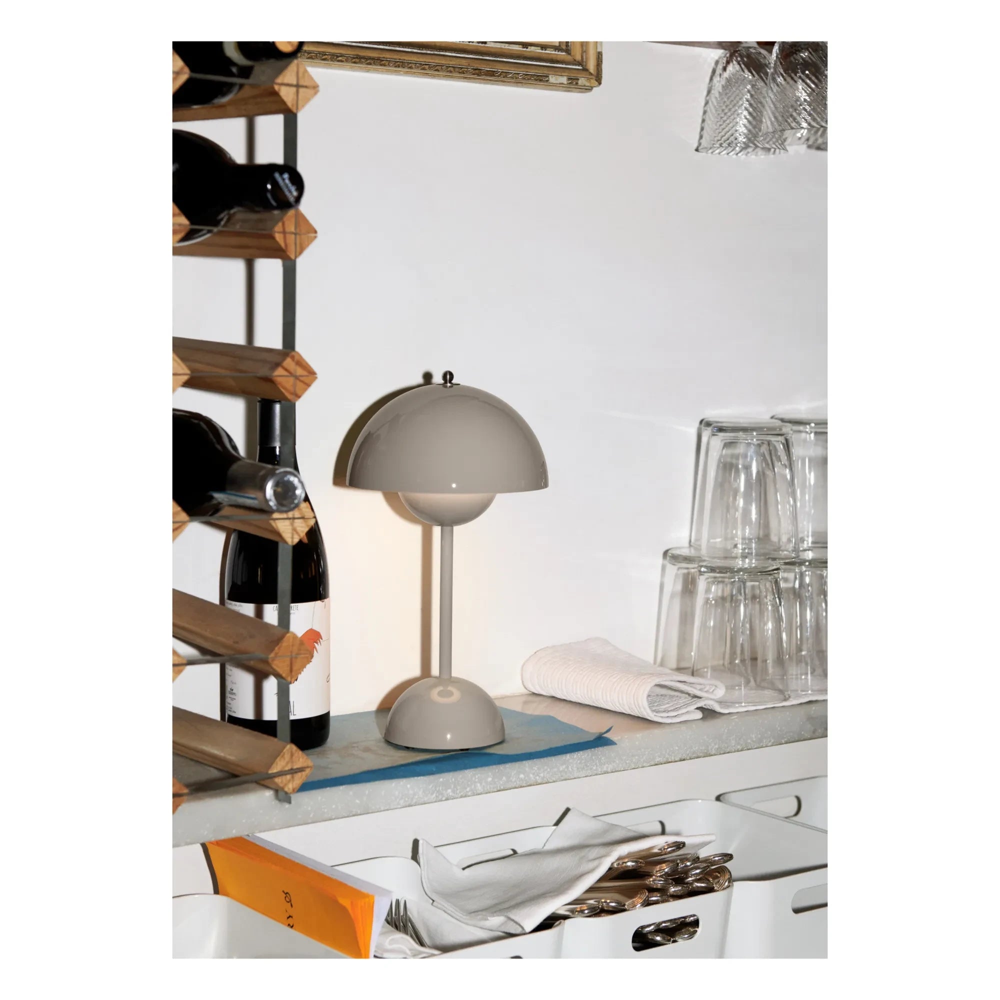 & Tradition - Lámpara de mesa portátil VP9 Flowerpot, Vernon Panton | Gris