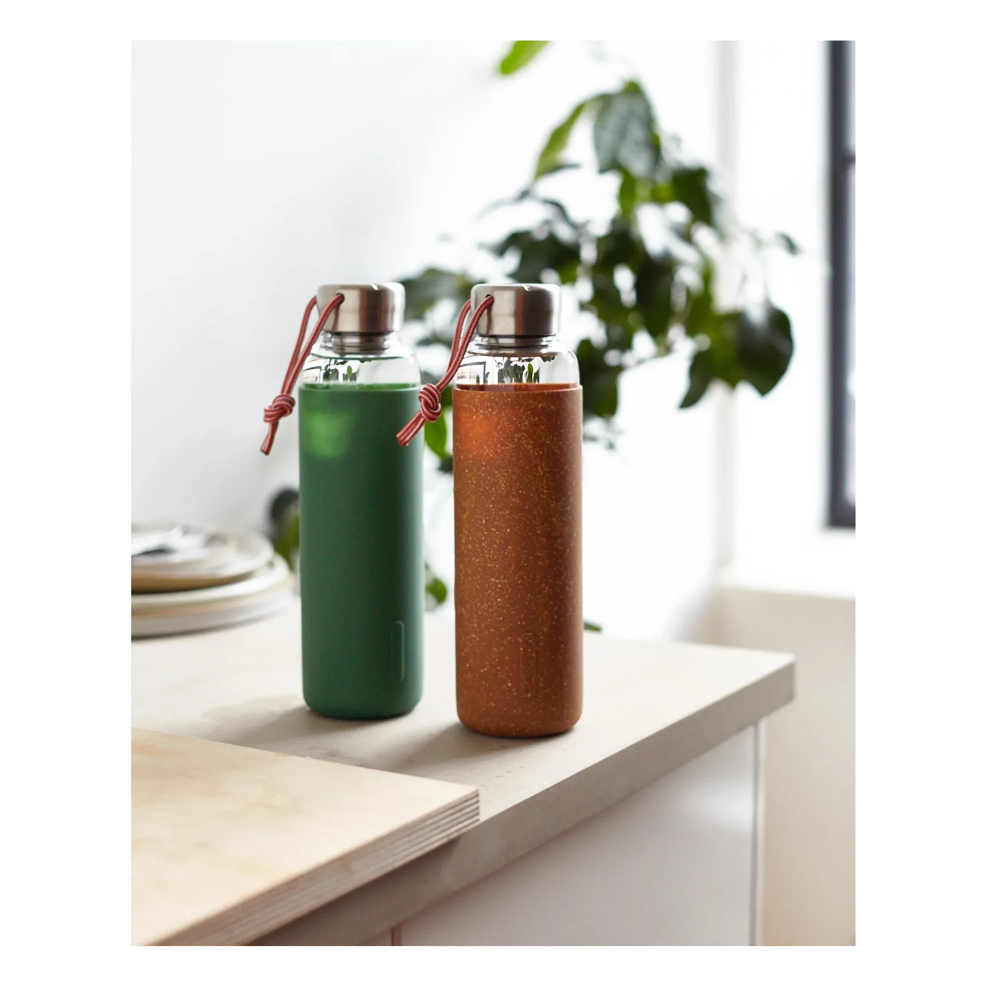 Black + Blum - Botella de agua de cristal de borosilicato - 600 ml | Oliva