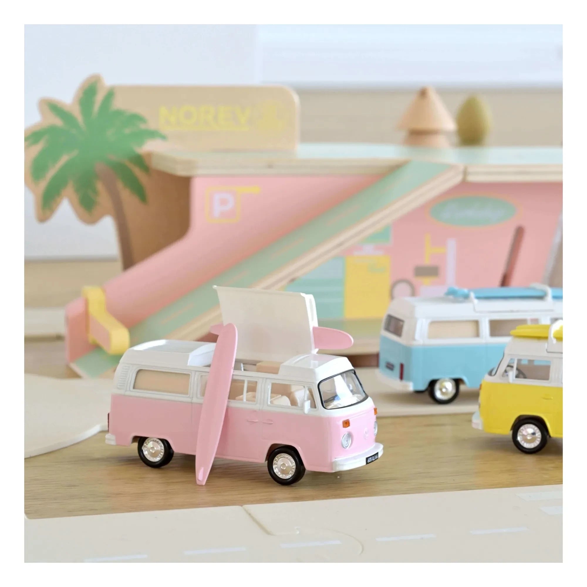 Norev - Volkswagen T2b Camper Van 1973 | Rosa