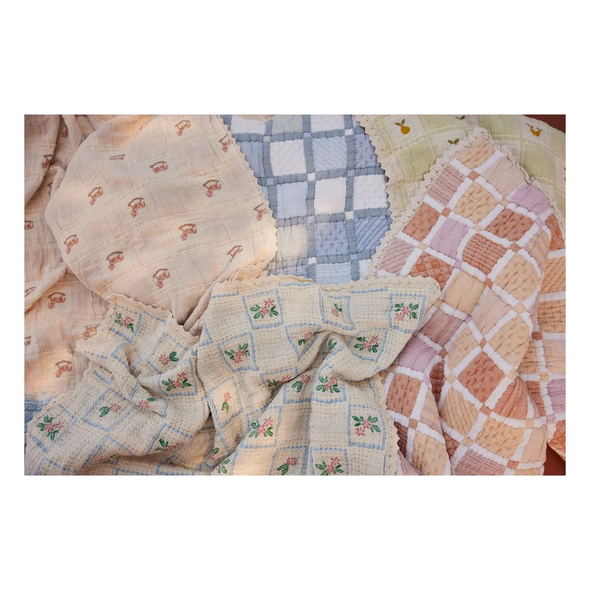 Bebe Organic - Manta de algodón orgánico con estampado floral Waffle | Crudo