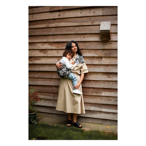Mama Hangs - Mochila portabebés Carry & Walk | Caqui