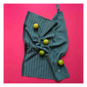La guinda del pastel - Toalla de cocina de algodón orgánico a rayas Piero | Verde bosque