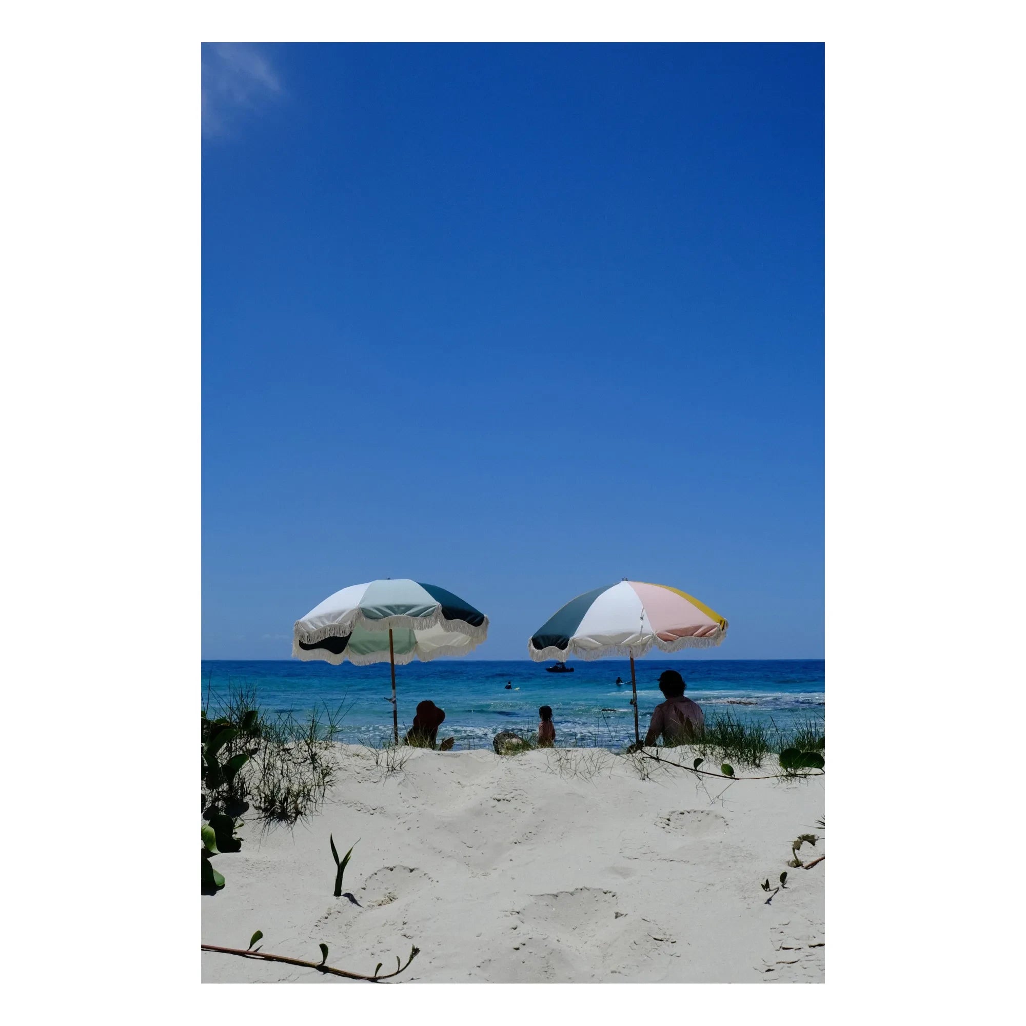 Business & Pleasure Co. - Sombrilla de playa premium con flecos