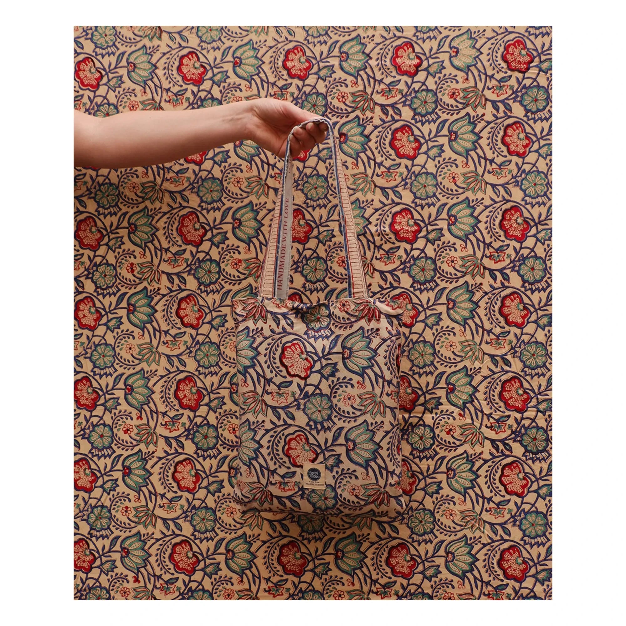 Doing Goods - Mantel Evy | Crudo